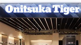 鬼塚虎台北101門市遭爆歧視越南移工。（圖，非當事門市／翻攝自Onitsuka Tiger臉書）