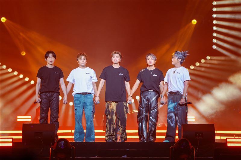 Energy淚謝歌迷支持，約定「永遠不說再見」。（圖／相信音樂提供）