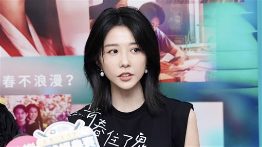 邵雨薇喝茫！照片裁掉男友　吳慷仁反應曝