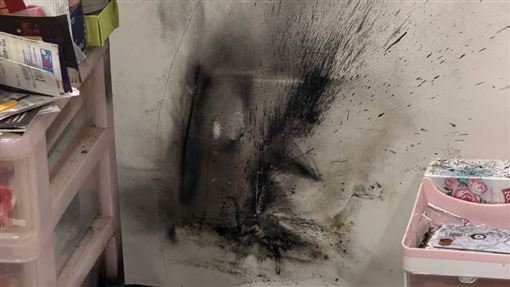 沒充電也爆炸！行動電源床頭起火　型號曝
