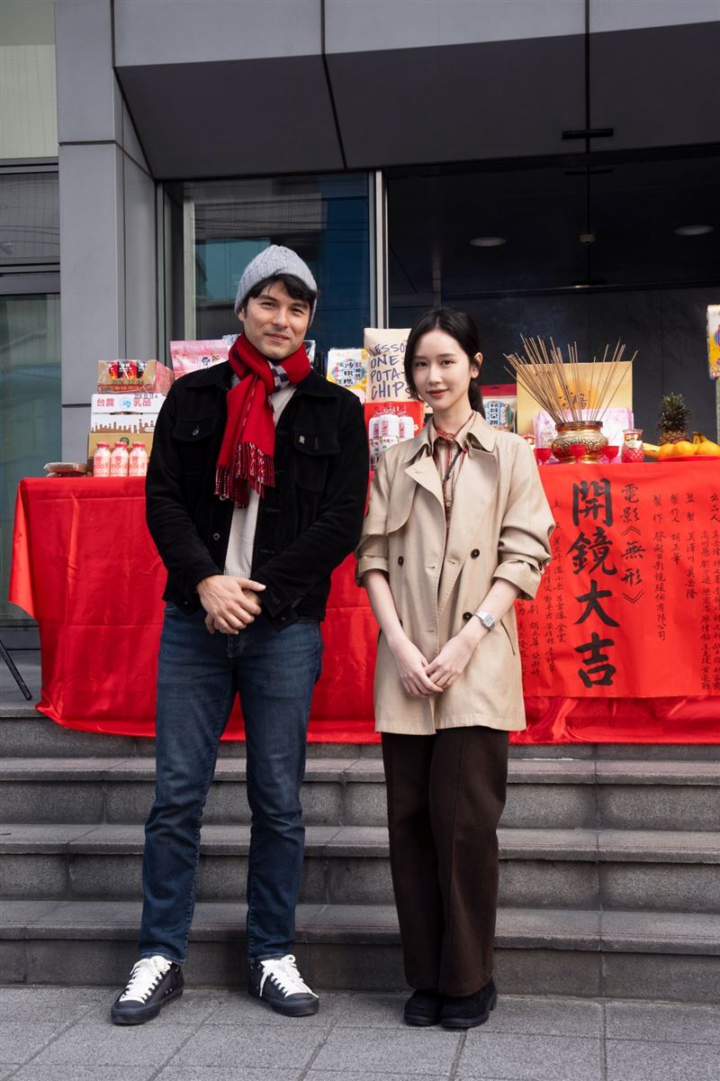 泰國華裔女星葉芷妤、金鐘獎迷你劇集影帝鳳小岳，首度合作恐怖話題新作《無形》。（圖／發起日影視 提供）