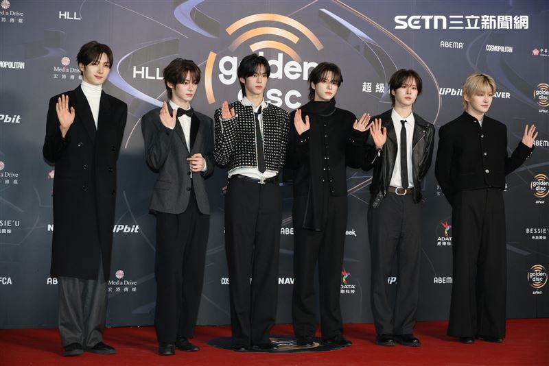 TWS成員志薫（右1）父親傳離世消息。（圖／記者鄭孟晃攝影）