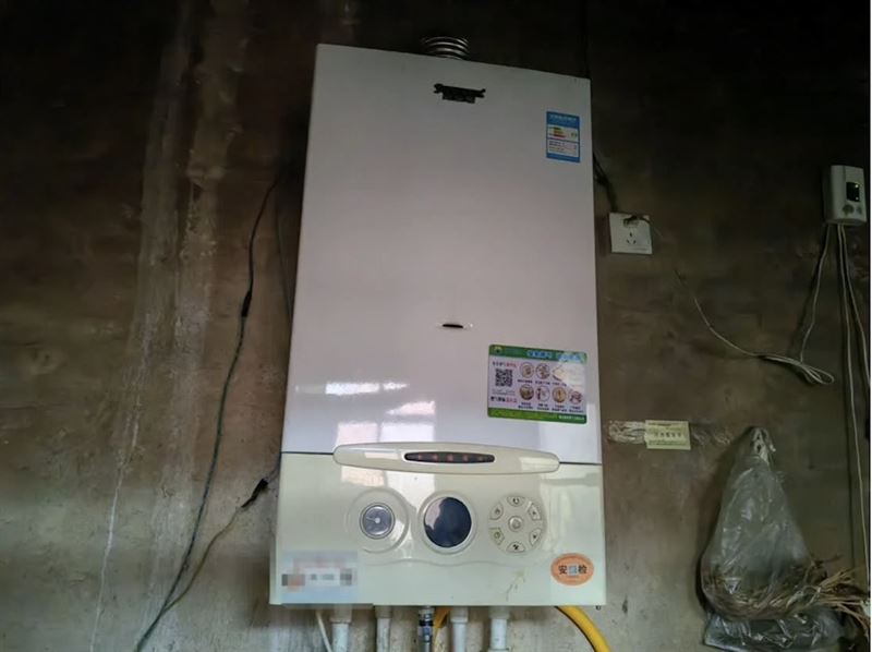 農民普遍不敢開天然氣取暖，因費用太貴，高達農夫一年薪水的3成至5成。（圖／翻攝自鳳凰網《風暴眼》）