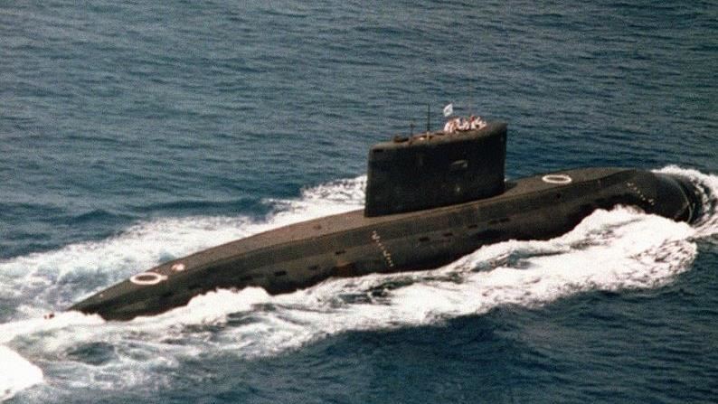 面對美方步步進逼，德黑蘭官方強硬表態，只要任何外部勢力敢介入伊朗內政，其國防部隊將立即鎖定美軍與以色列基地，視為「合法回擊目標」。圖為伊朗最主要海軍威懾戰力-基洛級潛艦。（圖／翻攝自維基百科）