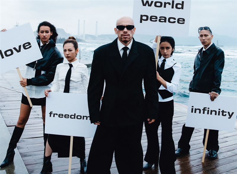 「FIVE TWO EIGHT 五二八」由阿卡莎納（中）領軍。（圖／還有什麼比這更好工作室提供）