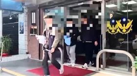 永和警主動出擊，破獲民宅地下室暗營職業賭場。（圖／新北市警察局永和分局提供）