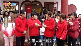 胡瓜傳和民視達成主持費不砍半，還會漲酬勞共識，將繼續主持《綜藝大集合》。（圖／翻攝自綜藝大集合YouTube）