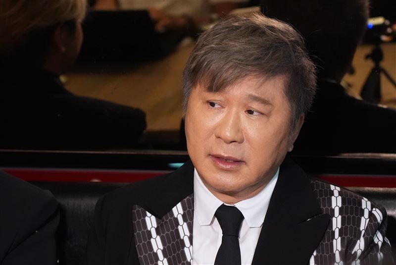 胡瓜傳和民視達成主持費不砍半,還會漲酬勞共識,將繼續主持《綜藝大集合》。(圖/記者鄭孟晃攝影)