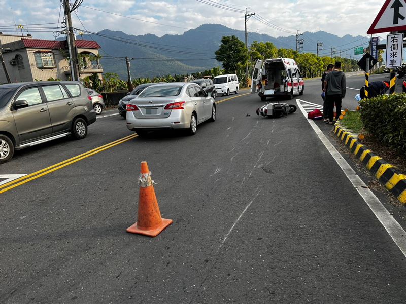 曾男在逃逸過程中又撞倒另名女騎士。(圖/翻攝畫面)