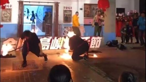 獨／悚！金沙戲院開幕意外　火舞噴火燒臉