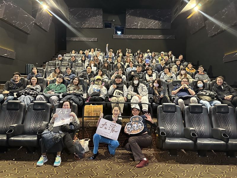 多位演員接力現身戲院活動，為即將到來的破億時刻提前暖身。（圖／華文創 提供）