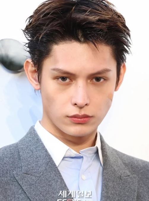 這股「趙雨凡熱潮」早已燒出粉絲圈，各大時尚編輯紛紛轉發他在金唱片的造型分析。（圖／翻攝自IG @james.cortiis）