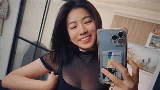 阿諾隆乳遭嗆：假奶有啥好看　米白可發聲