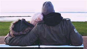 冬季更容易想「脫單」？專家曝原因