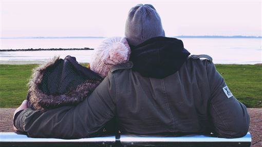 冬季更容易想「脫單」？專家曝原因