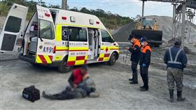 台東縣,鹿野鄉,台東,事故,重機械,老翁,機車,家屬,台東,砂石場（圖／翻攝畫面）