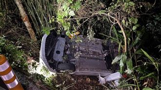 苗栗女縱火燒工寮！反遭前男友開車撞墜谷