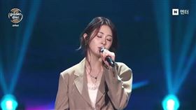 LE SSERAFIM再度陷入唱功爭議。（圖／翻攝自Disney+） 