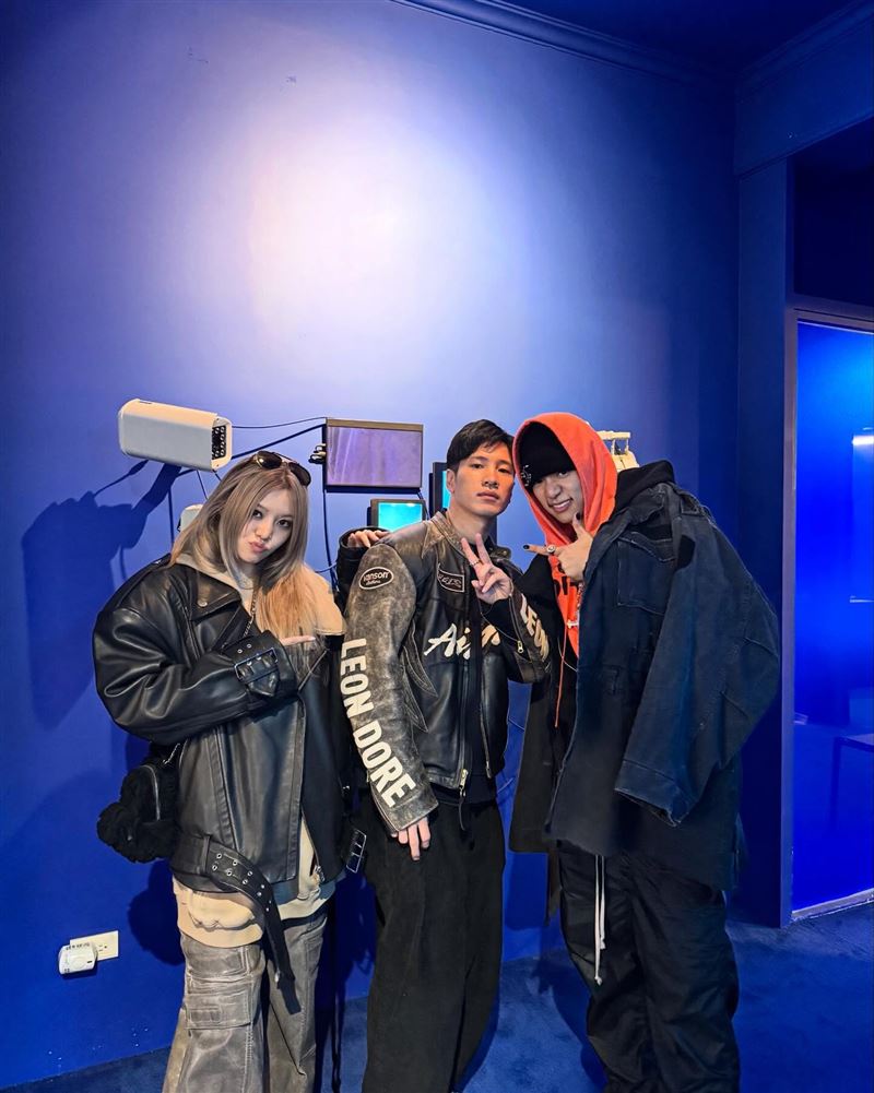 陳銳（中）擔任ALLDAY PROJECT的地陪，帶成員Bailey（左）、Tarzzan（右）逛台北。（圖／翻攝自Threads @rayray889）