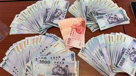 警方逮捕詐團車手及收水手。（圖／翻攝畫面）