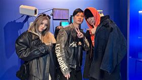 陳銳（中）擔任ALLDAY PROJECT的地陪，帶成員Bailey（左）、Tarzzan（右）逛台北。（圖／翻攝自Threads @rayray889）