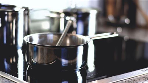 煮麵水溢出好難清！加1神物 免再刷瓦斯爐