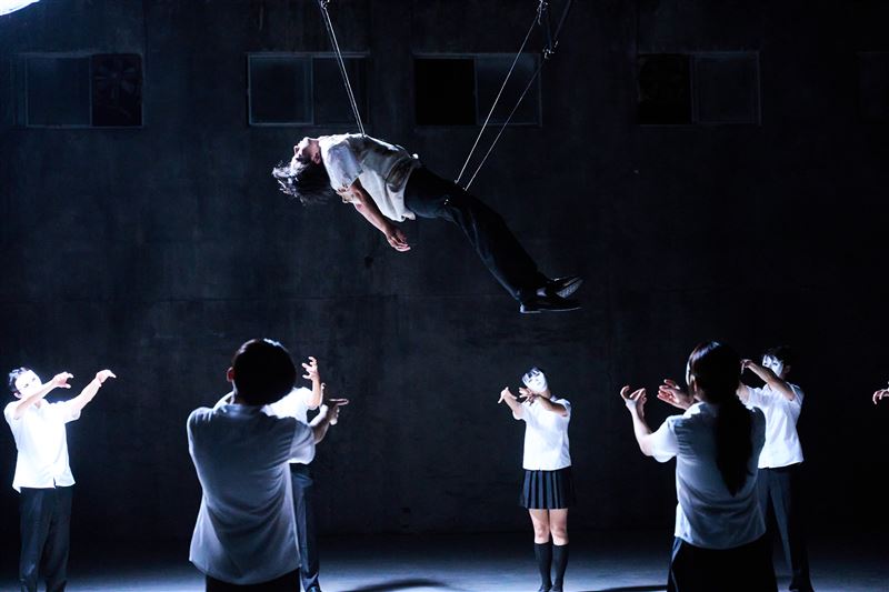 林祐銓吊掛鏡頭,猶如經典恐怖片《大法師》。(圖/植光土壤音創提供)