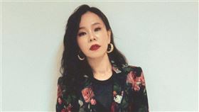 彭佳慧為懸疑影集唱主題曲，被要求要笑著唱。（圖／索尼音樂提供）