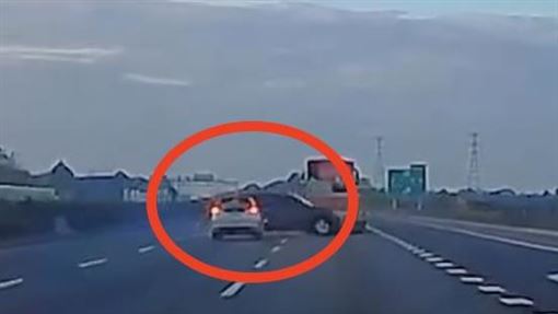 奇蹟閃驚悚事故！母女嘆：載舅媽骨灰保佑