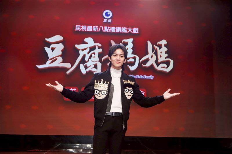 郭忠祐飾演長期目睹家暴、患有創傷後壓力症候群的壓抑兒子，詮釋內心戲十足。（圖／民視提供）