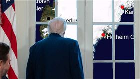 不是伊朗！白宮突發4張照片　暗示川普「正在盯著這地區」（圖／翻攝自白宮X）