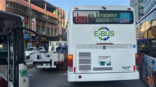 新／新莊公車小貨車擦撞　4乘客受傷送醫