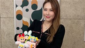 吳申梅回饋粉絲。（圖／喜上梅梢娛樂）