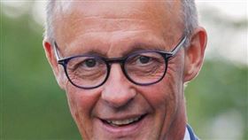 伊朗血腥鎮壓示威據悉恐已釀6000人死亡，德國總理梅爾茨於13日發出警告，只能以暴力維繫統治的神權政府，恐在幾天內倒台。（圖／翻攝自X平台 @YourAnonOne）