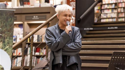 億萬神曲菲道爾來台！神秘粉絲是大咖女星