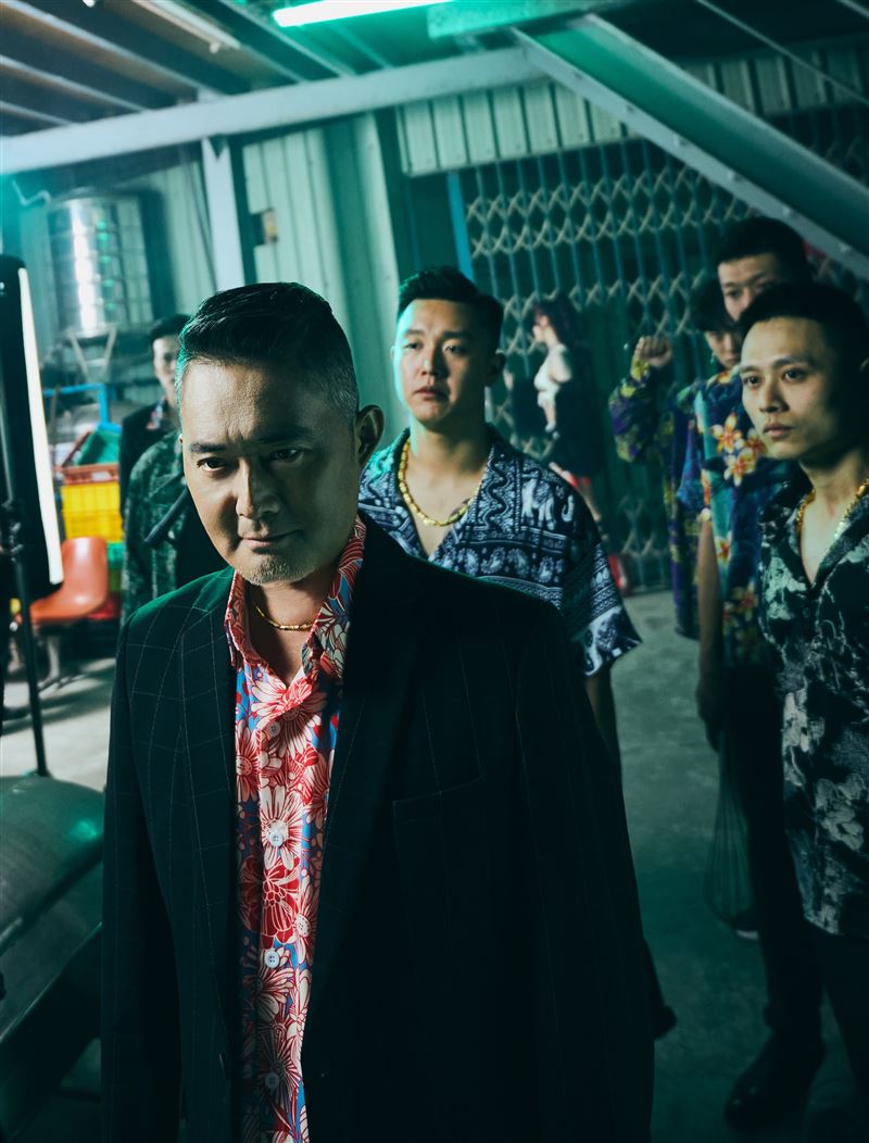 戲劇一哥江國賓以經典反派老大之姿驚喜出演MV 。(圖／隻魚娛樂提供）