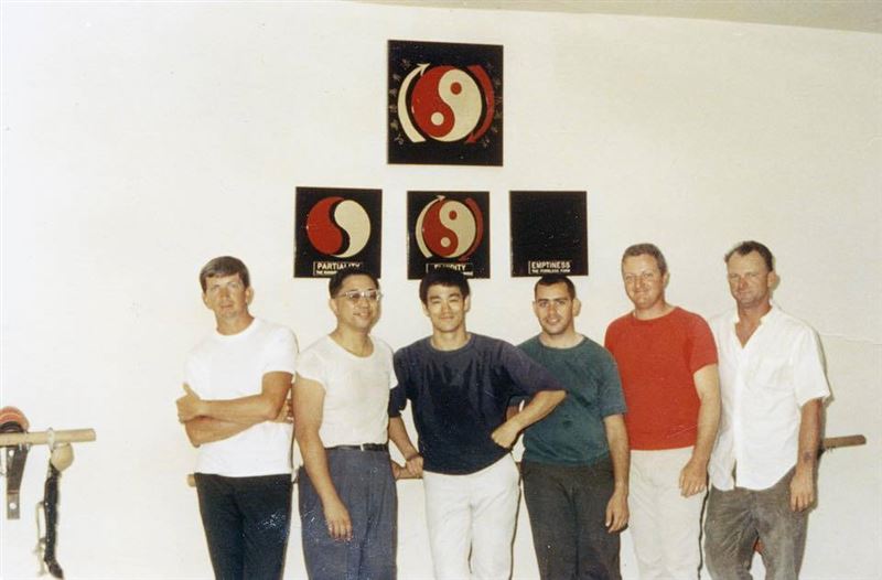 真的！李小龍差一點無法當葉問弟子。葉問發揮智慧1招神操作造就華人世界巨星傳奇。（圖／大都會文化提供）