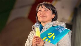 小川晶經歷賓館幽會事件後下台，如今投入市長補選再度當選。（圖/翻攝自小川晶臉書）