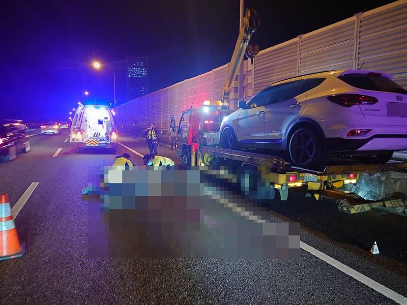 國道五楊悲劇！故障車駕駛下車察看遭後車追撞，52歲男子傷重喪命。（圖／翻攝畫面）