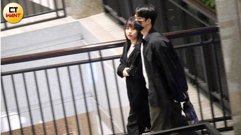 分手後高調放閃！郭方儒雨中秀新歡