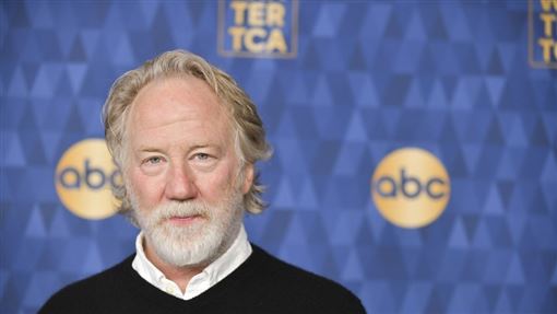 涉性侵男童2年遭通緝　68歲男星出面自首