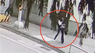 和伴侶吵架遷怒　女抓女童「鎖喉出氣」