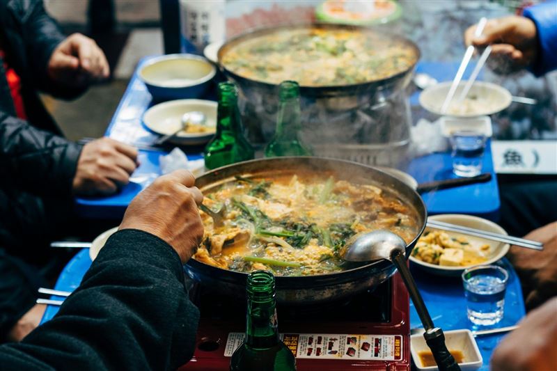 首爾大學醫學院研究，南韓約有6%的癌症發生以及5.7%的癌症死亡，其實都與日常的「飲食選擇」直接掛鉤。（pexels提供）