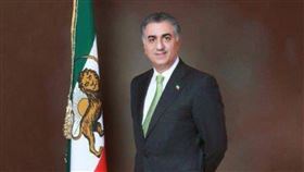 伊朗末代王儲巴勒維，他在自家國內是極具爭議的人物，民調顯示高達三分之一民眾反對他。（圖／翻攝自X平台 @realMaalouf）