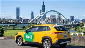 歐洲叫車品牌 Bolt 登台三個月數據揭密，最引發熱議的是高投入駕駛單週淨收入竟可突破新台幣6萬元。數據顯示，透過精準掌握週末及深夜信義區等熱點接單，平台行程量成長近五成，為在地駕駛提供具競爭力的收入機會，驚人高薪數字引發網友與求職者高度關注。（圖／Bolt提供）