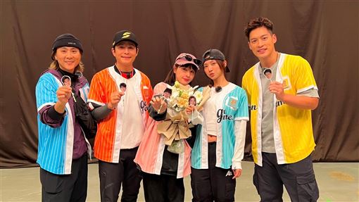 峮峮哭到無法自己　鬆口請辭節目原因