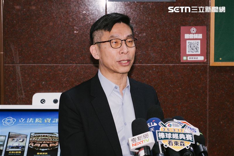 鍾佳濱表示，黃國昌一向有自己的標準，「自己不知道的別人知道就是黑箱；自己知道但別人不知道，就是遵守默契」。（圖／記者楊士誼攝影）