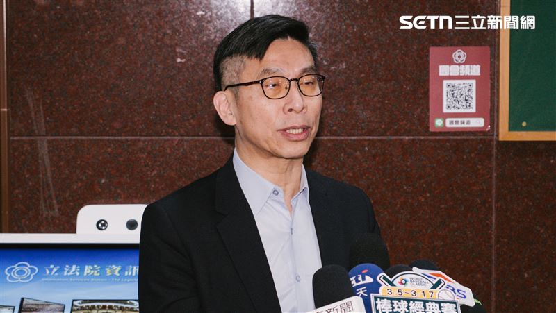 黃國昌仍不透露見了誰!綠立院黨團開酸