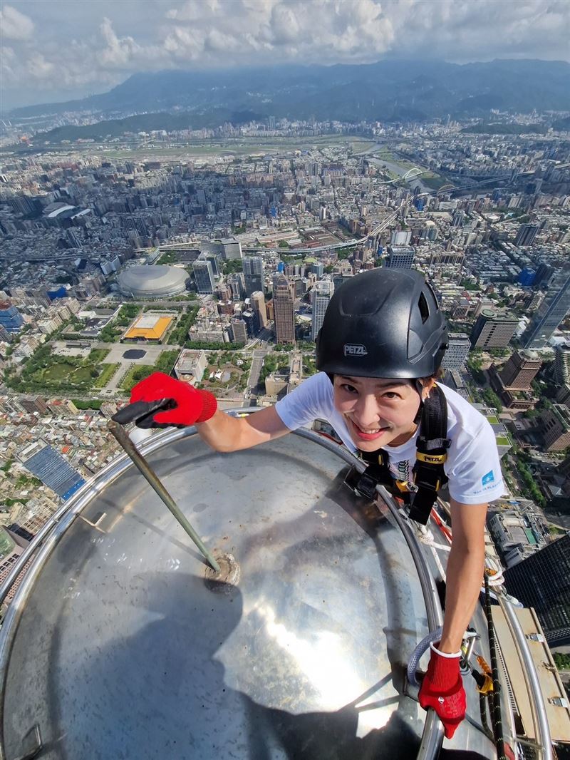 賈永婕挑戰登頂台北101。（圖／翻攝自賈永婕臉書）
