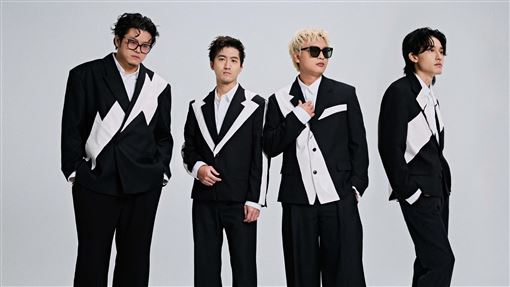 冰球樂團首唱北流　台上「搬出法拉利」